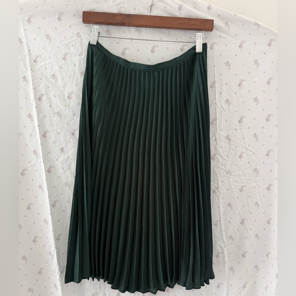 Banana Republic Dark Green Pleated Skirt